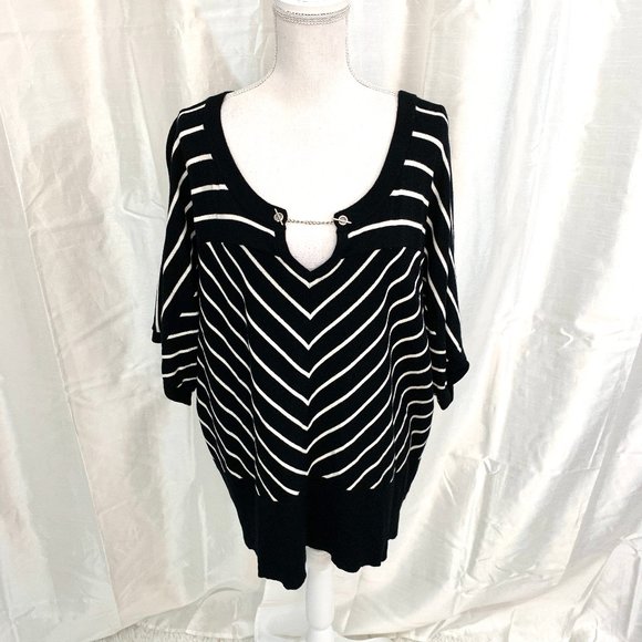 Lane Bryant Tops - LANE BRYANT     BLACK/WHITE    TOP    26/28 PLUS